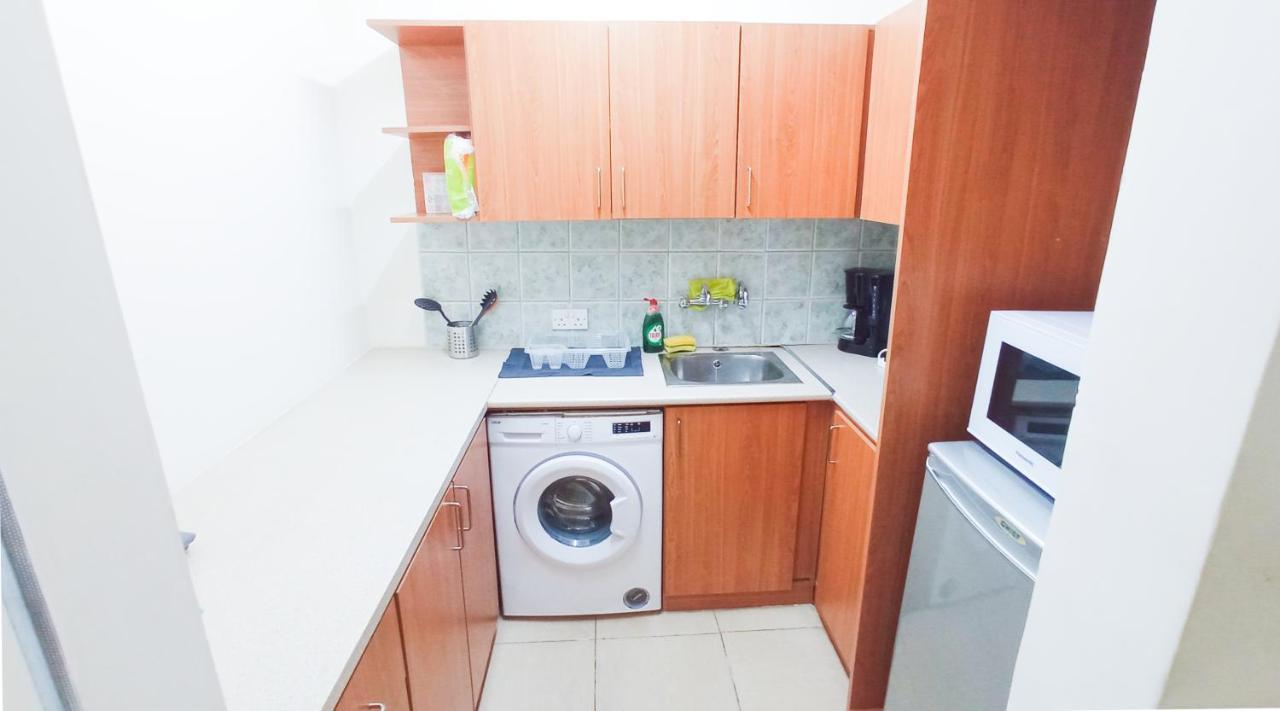 1A Beach & Business Apartment In The City Center! 라르나카 외부 사진