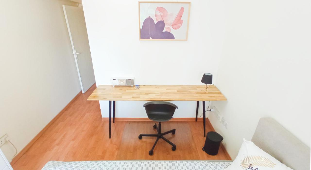1A Beach & Business Apartment In The City Center! 라르나카 외부 사진